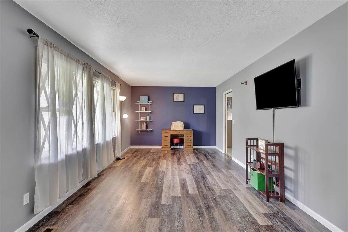 7108 Glenfield Lane