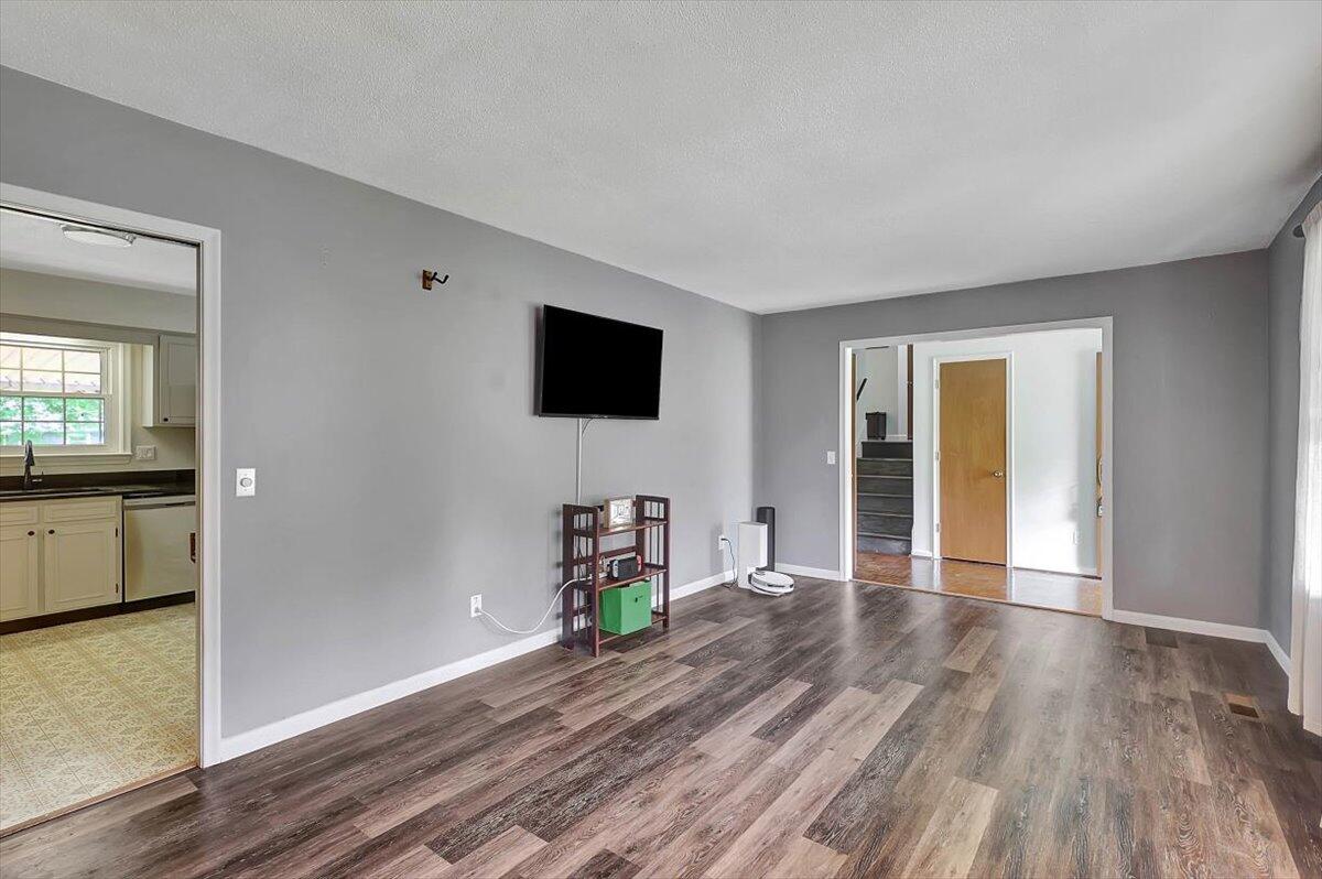 7108 Glenfield Lane