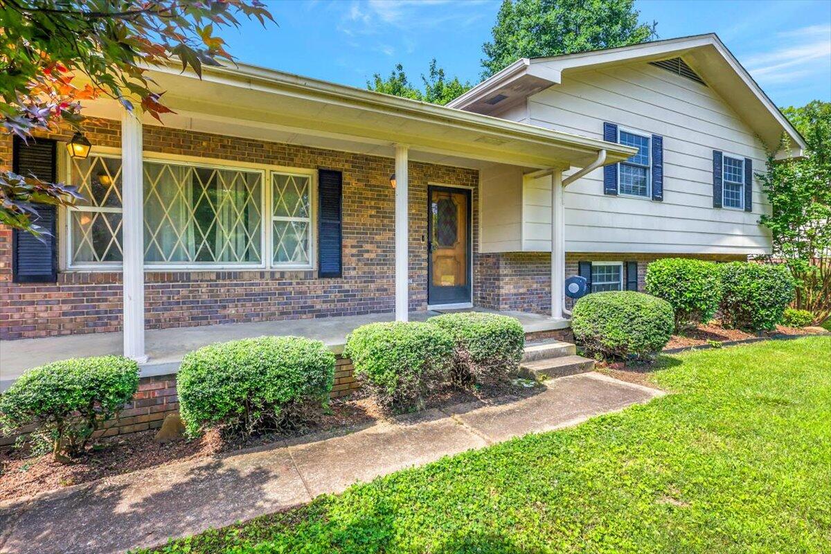 7108 Glenfield Lane