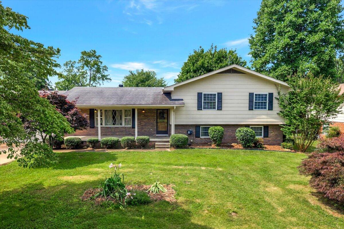 7108 Glenfield Lane