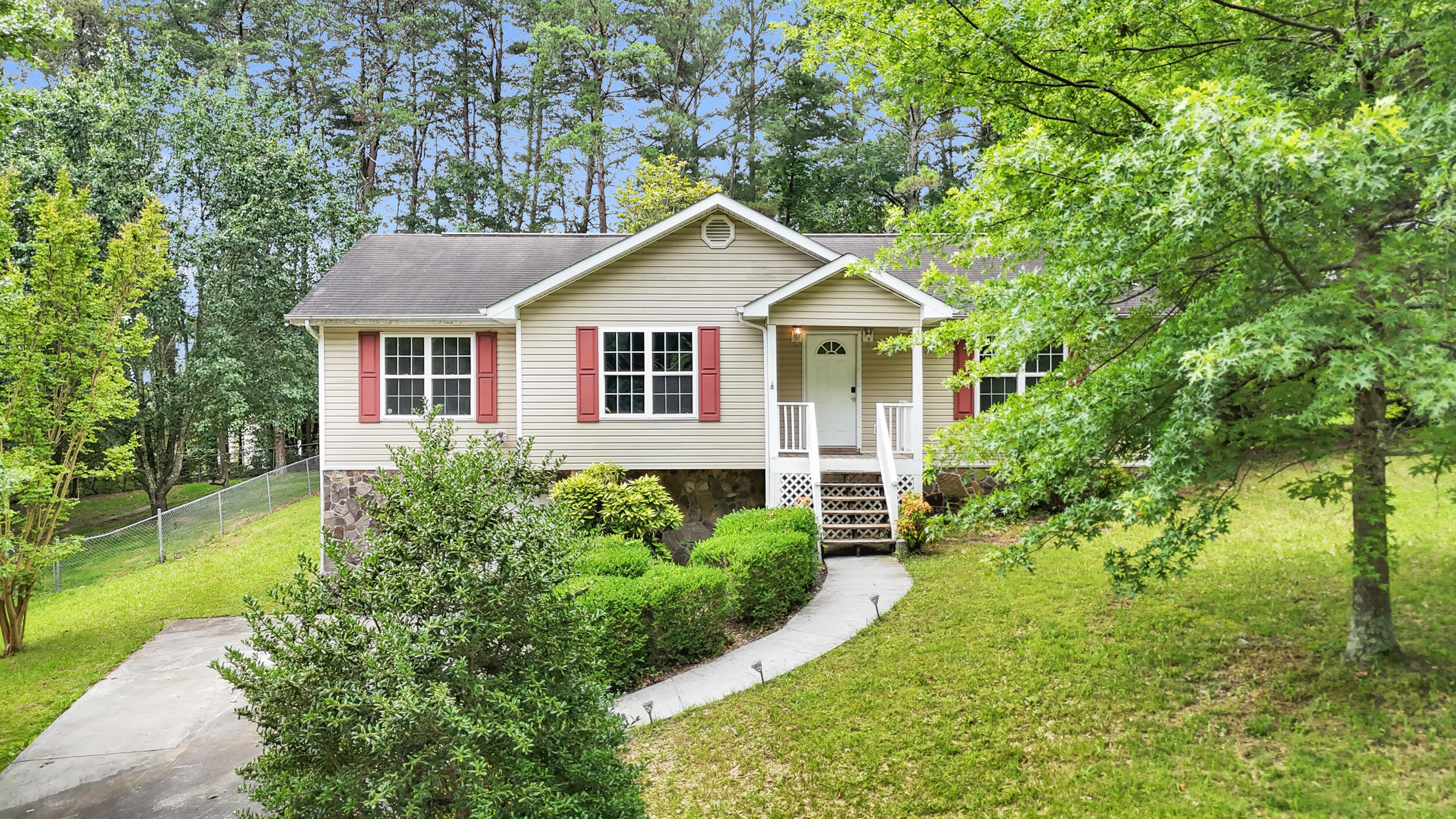 607 Gregory Lane, LaFayette