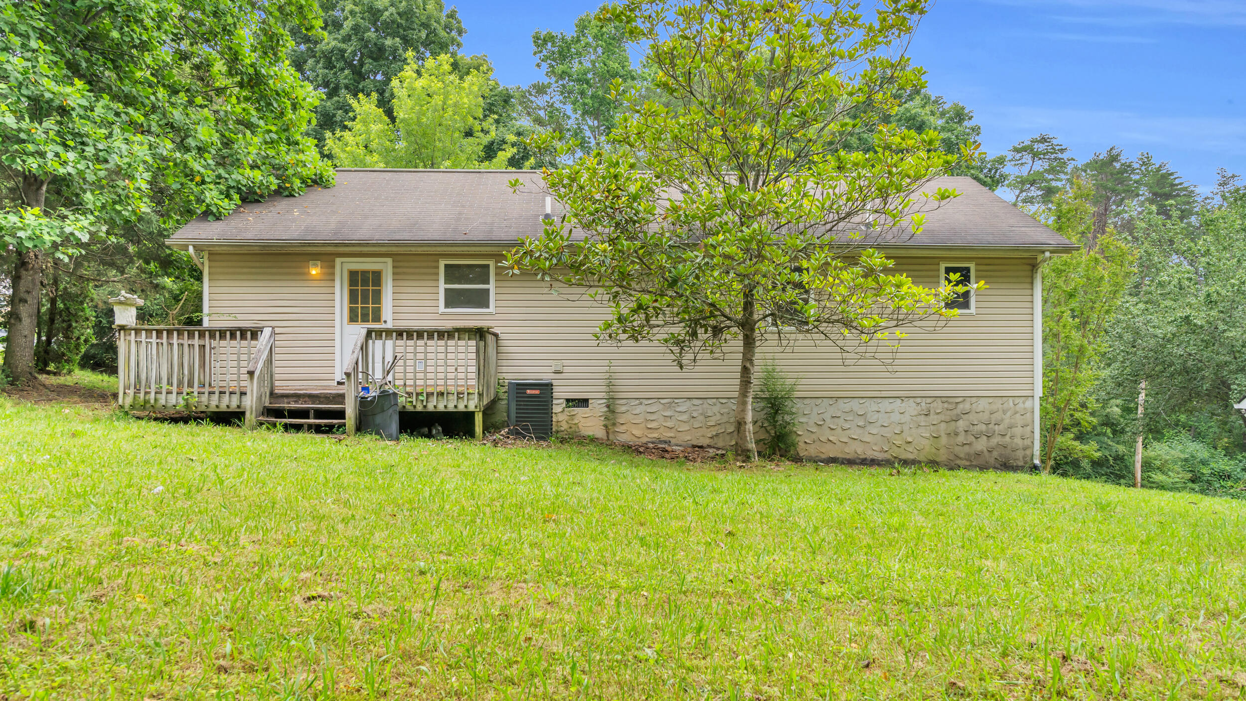 607 Gregory Lane, LaFayette
