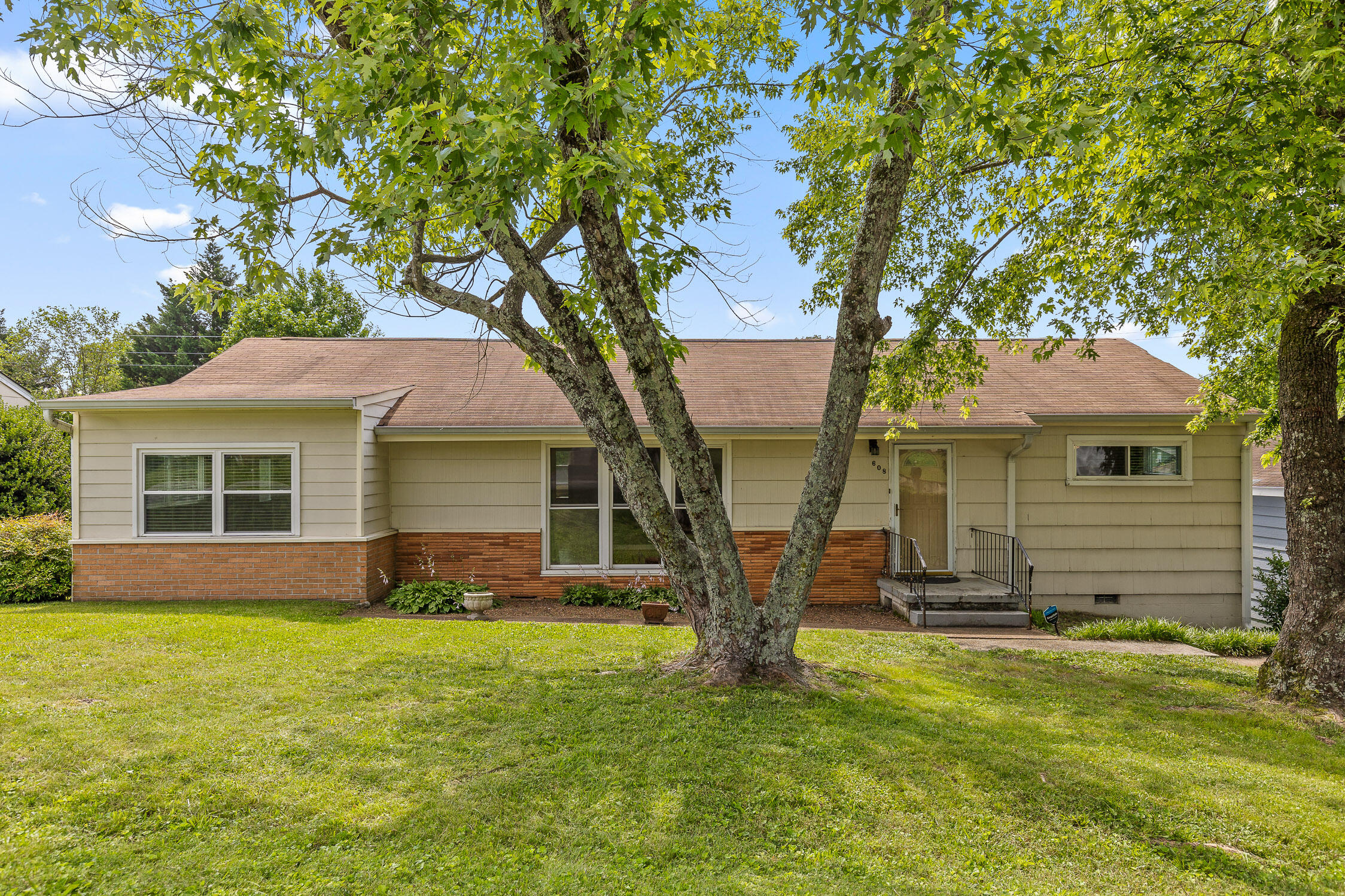 608 Maple Lane