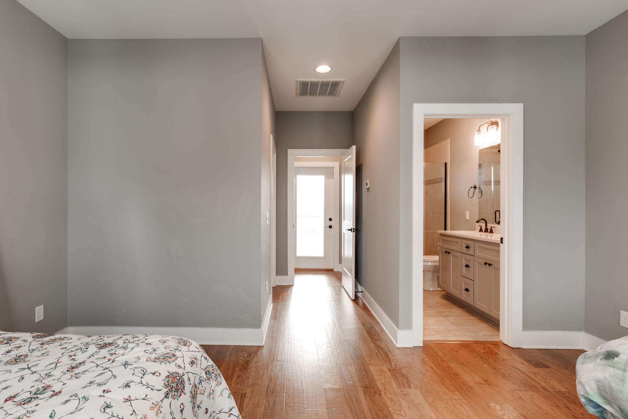 3089 Saint Elmo Avenue