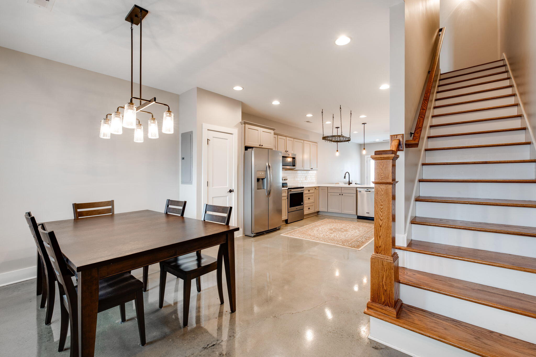 3089 Saint Elmo Avenue