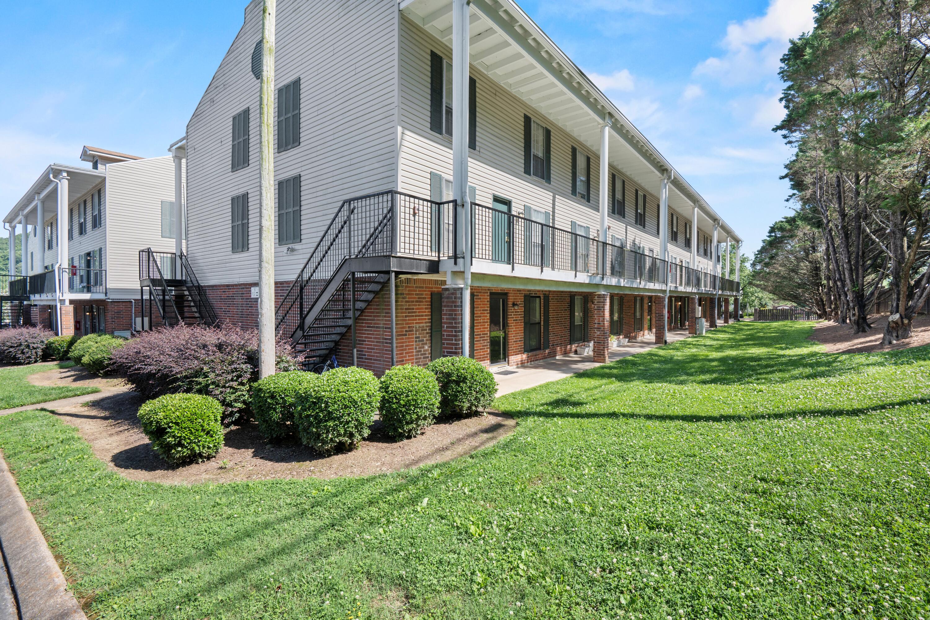 900 Mountain Creek Road, E66