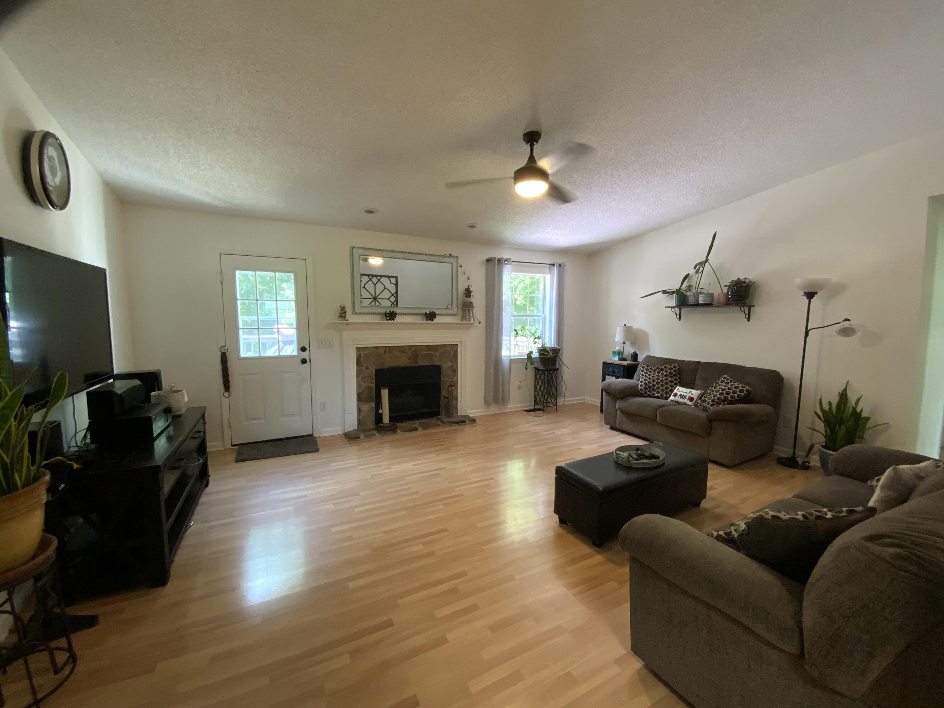 211 Glenda Lane
