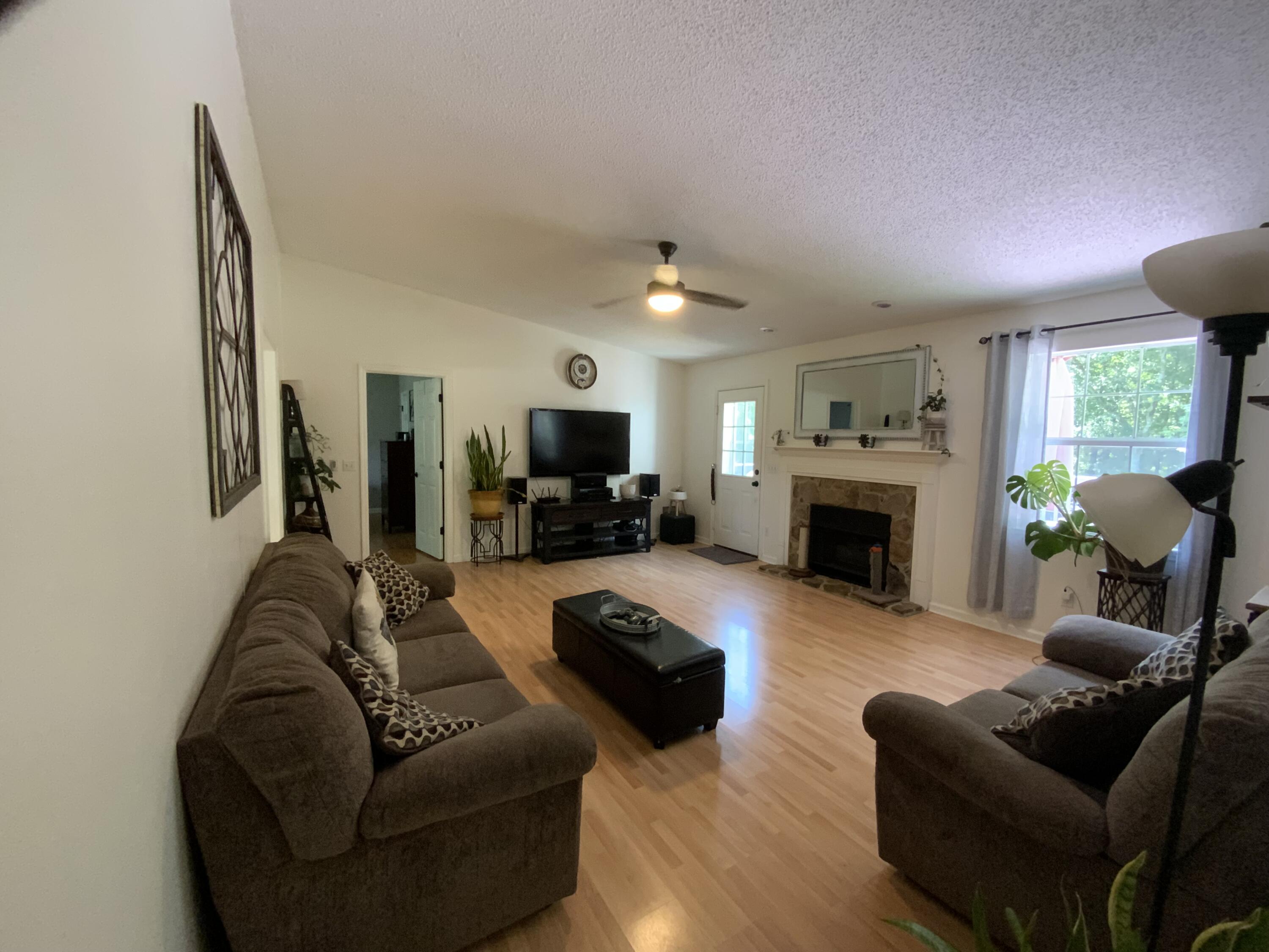 211 Glenda Lane