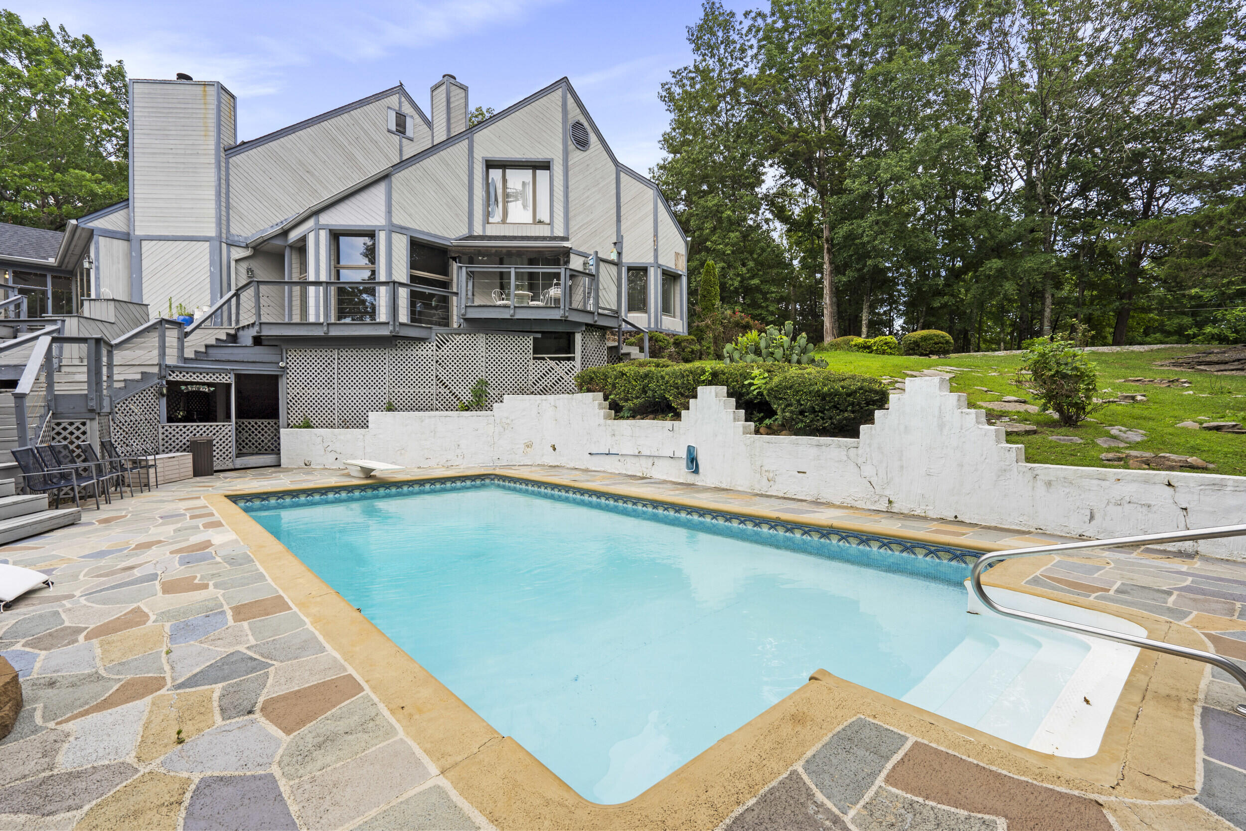 6639 Fairview Road