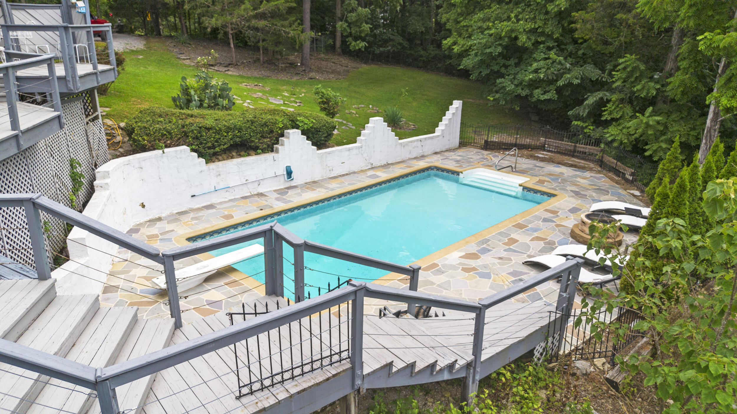 6639 Fairview Road