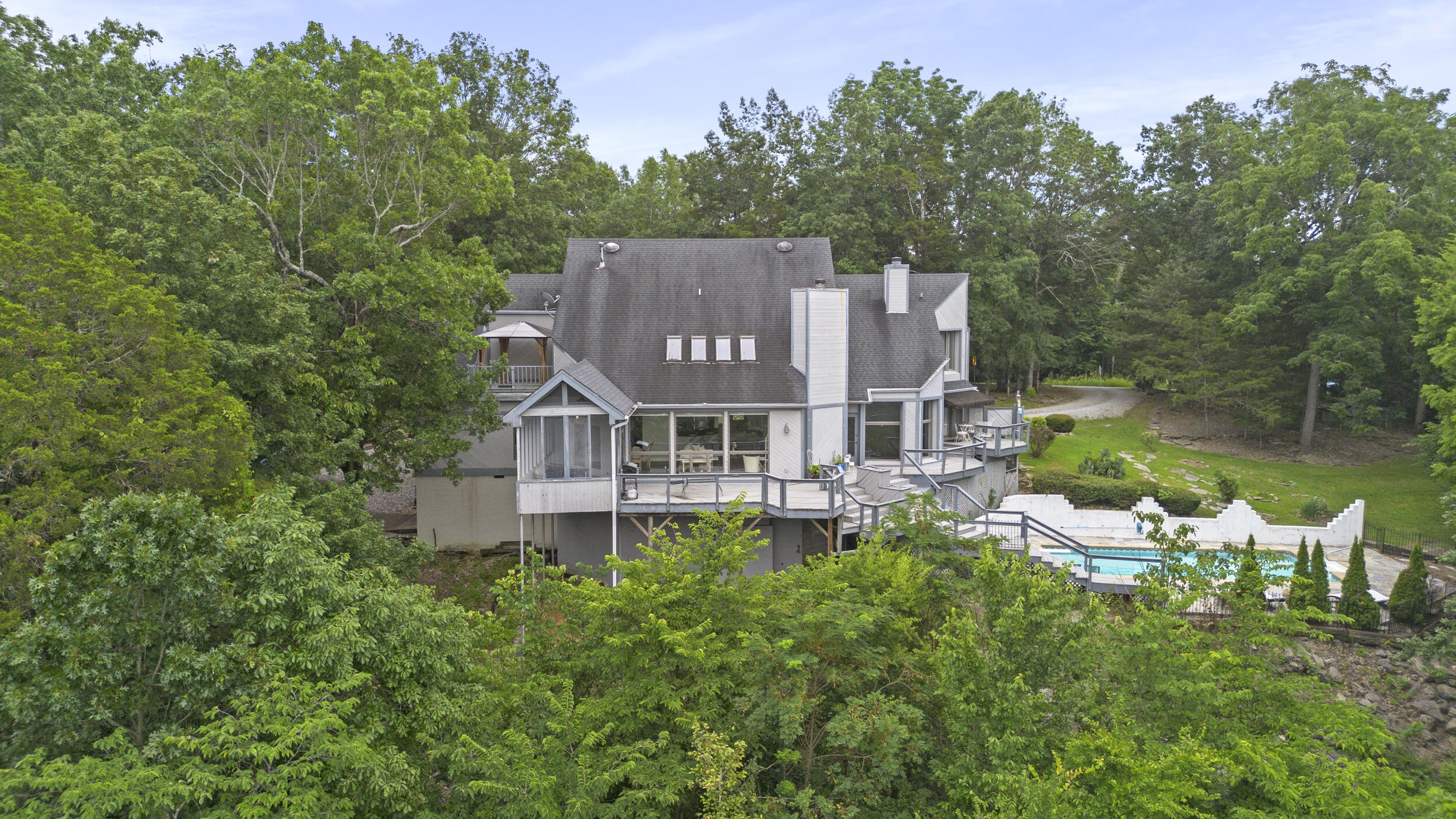 6639 Fairview Road