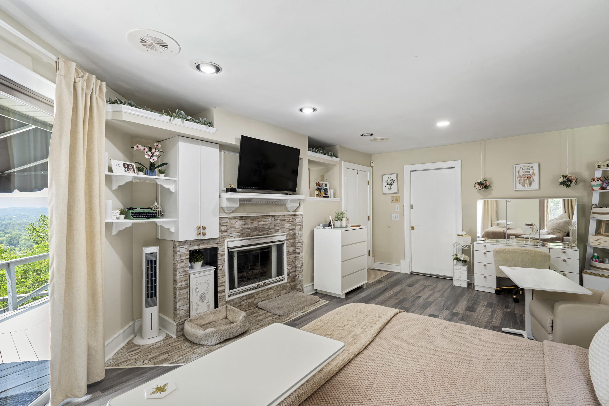 6639 Fairview Road