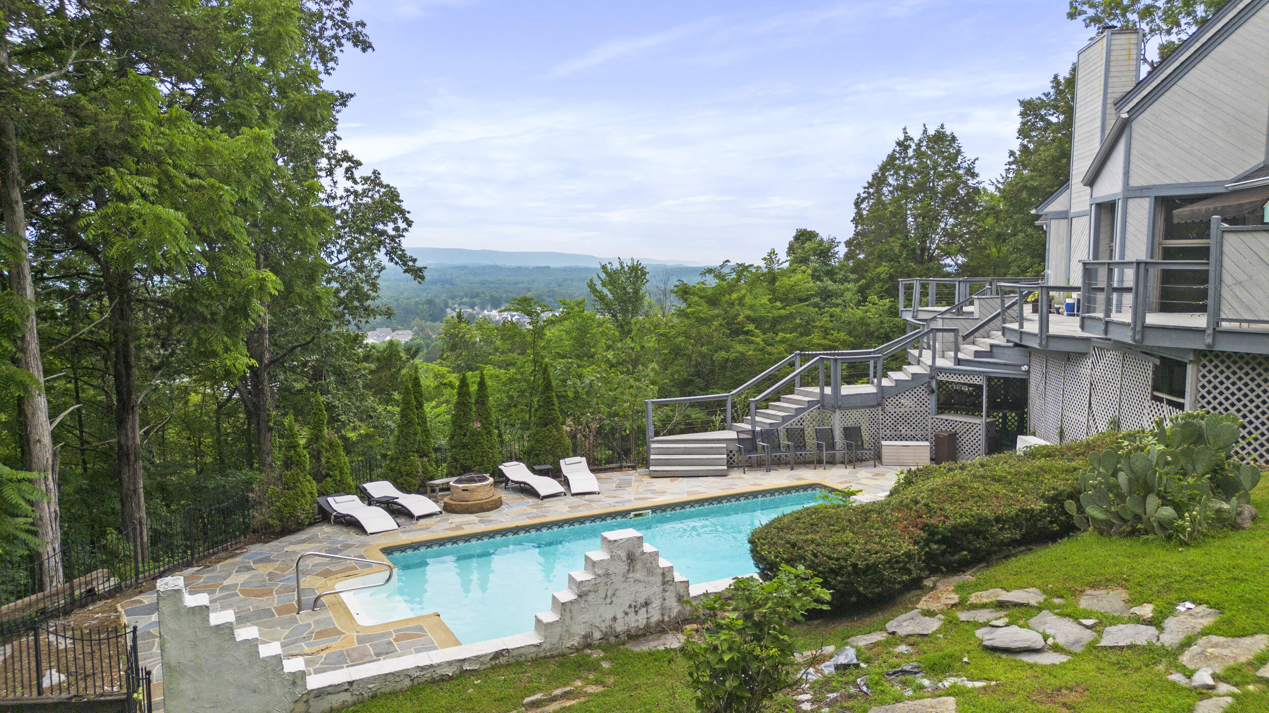 6639 Fairview Road