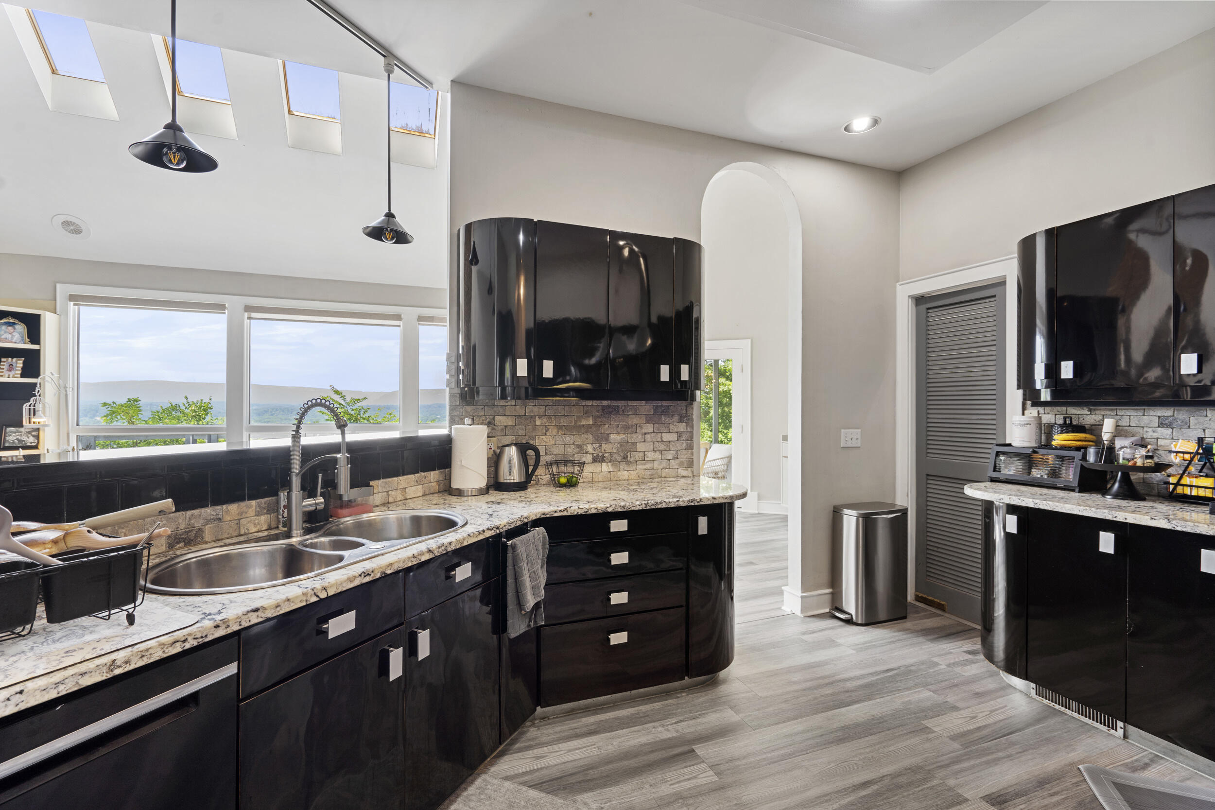 6639 Fairview Road