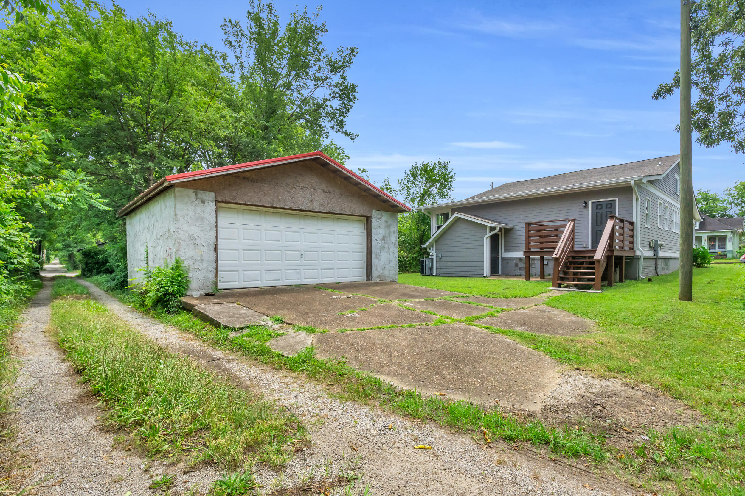 2211 Kirby Avenue