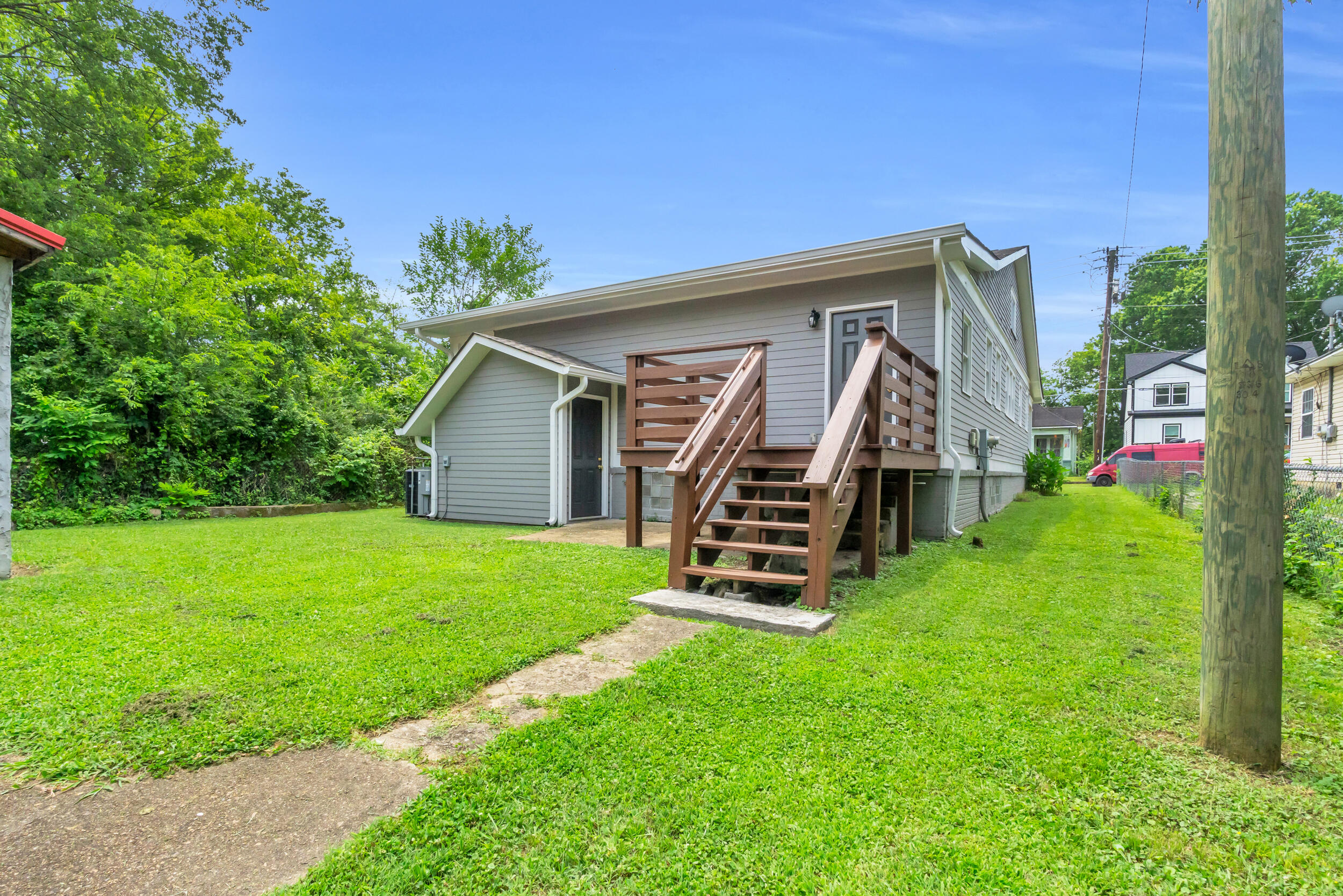 2211 Kirby Avenue