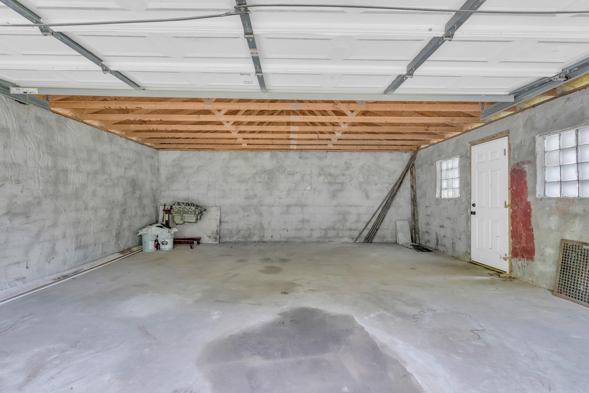 2211 Kirby Avenue