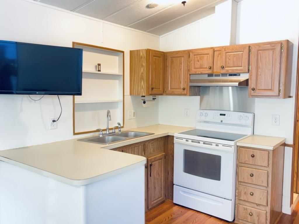 69 Seminole Road, F15