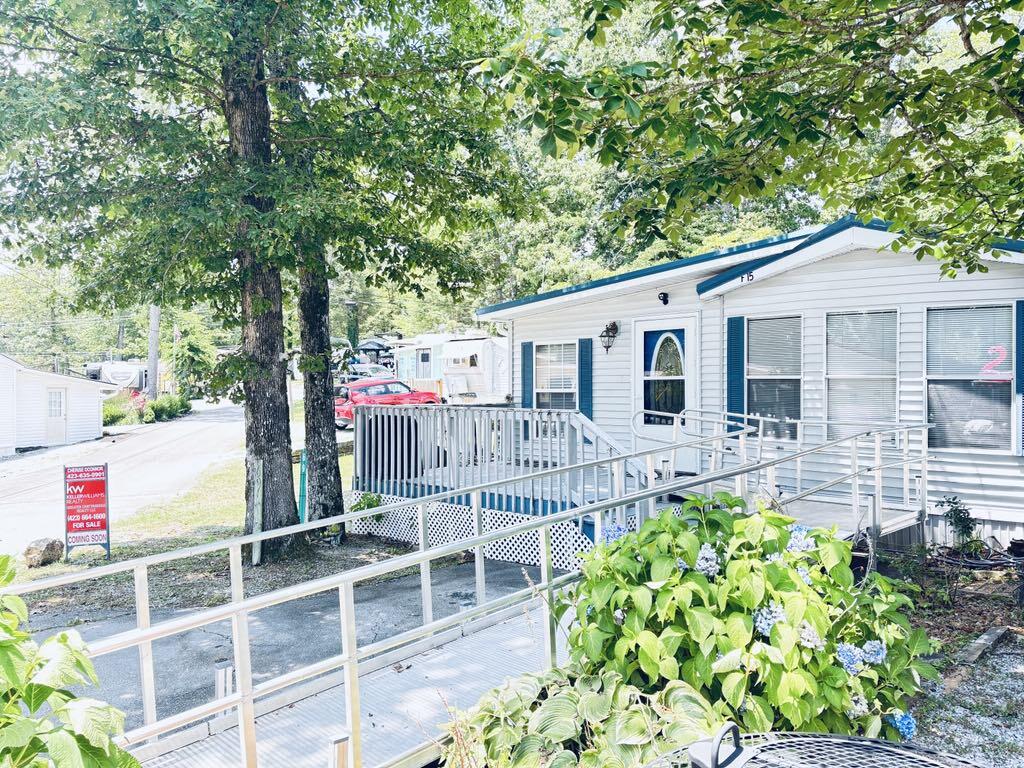 69 Seminole Road, F15