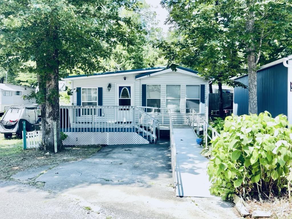 69 Seminole Road, F15