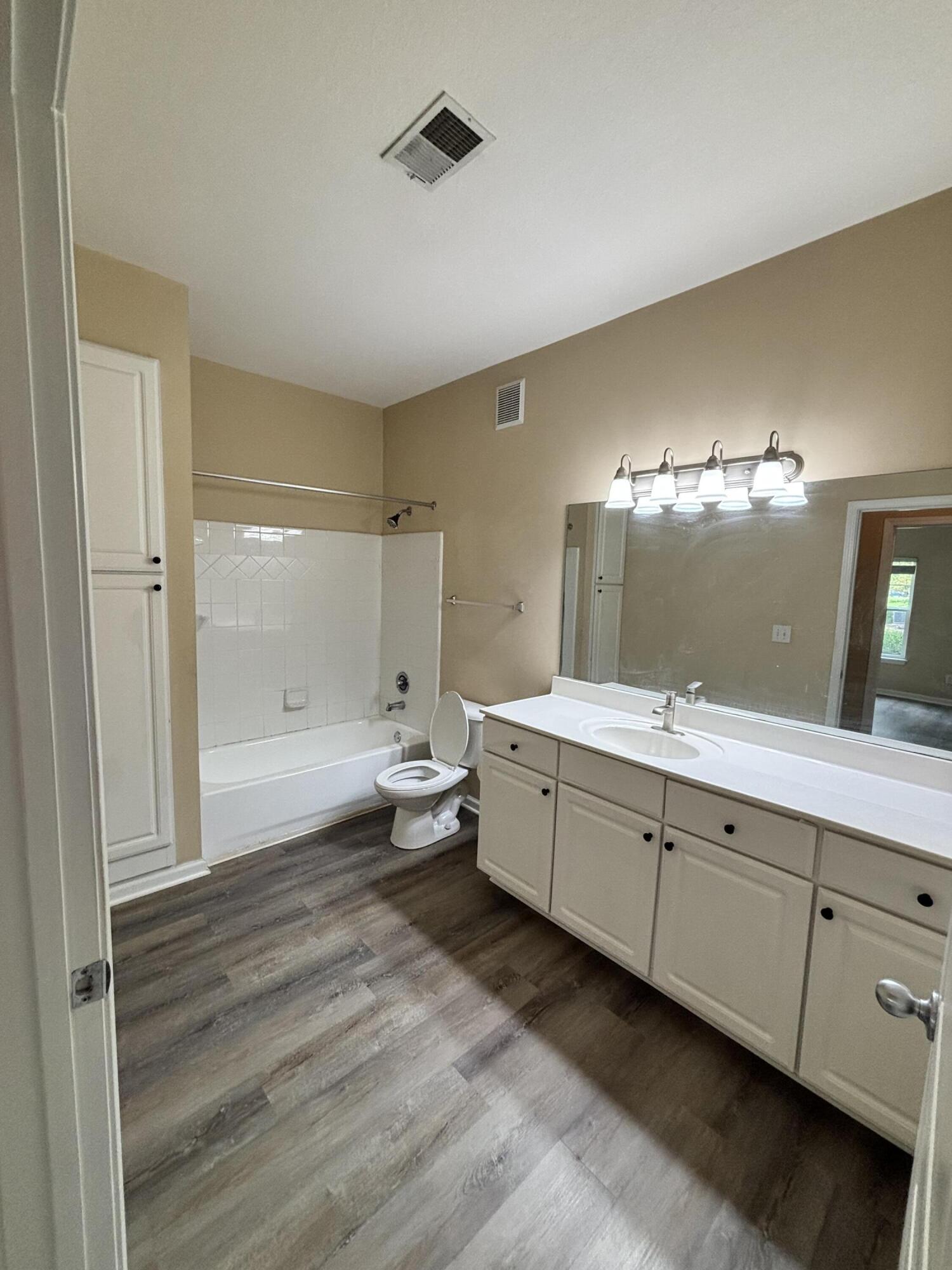 4104 Regency Court