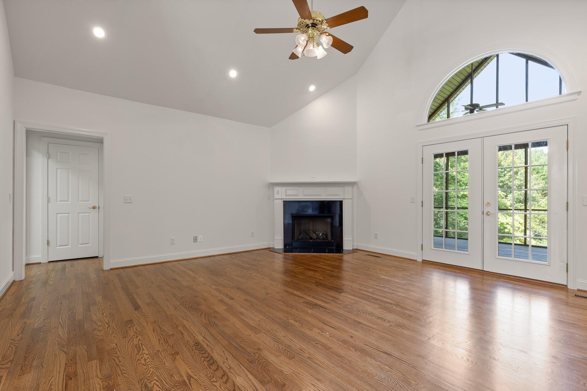 9539 Shadow Crossing Lane