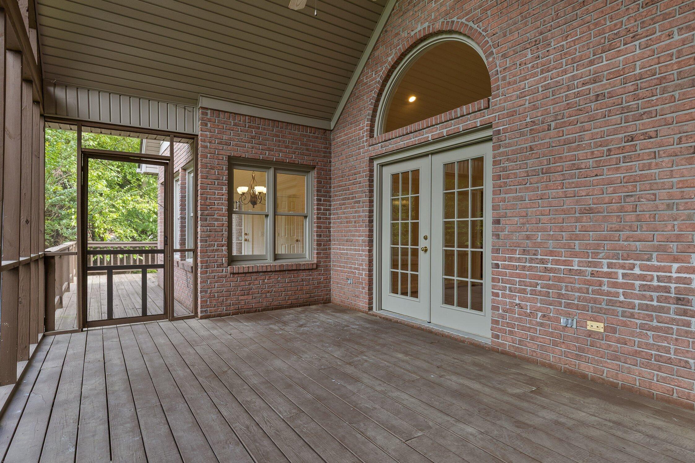 9539 Shadow Crossing Lane