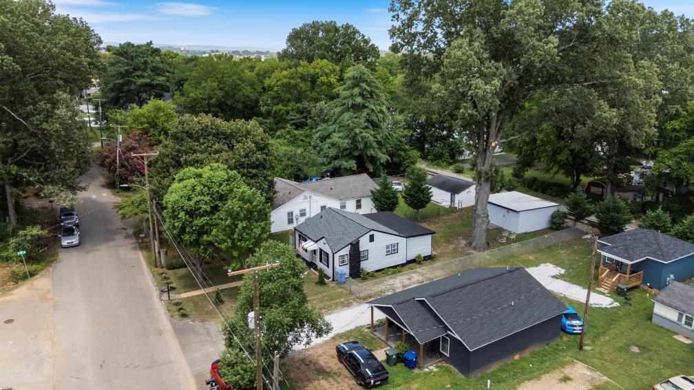 3102 Crescent Circle