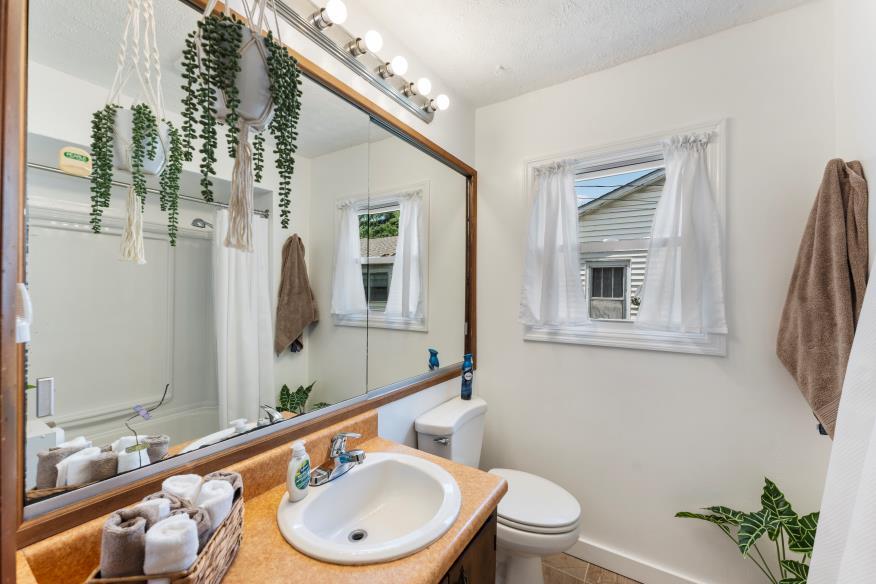 3102 Crescent Circle