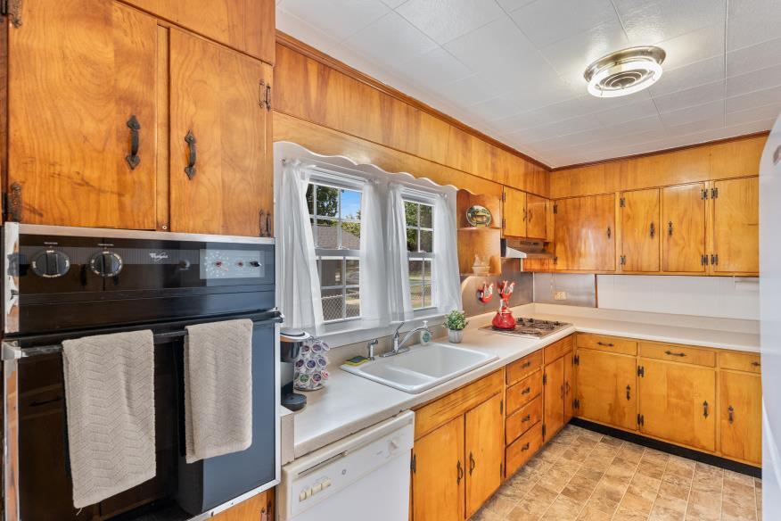 3102 Crescent Circle