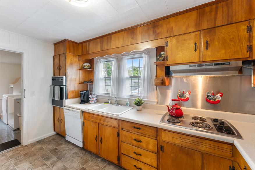 3102 Crescent Circle