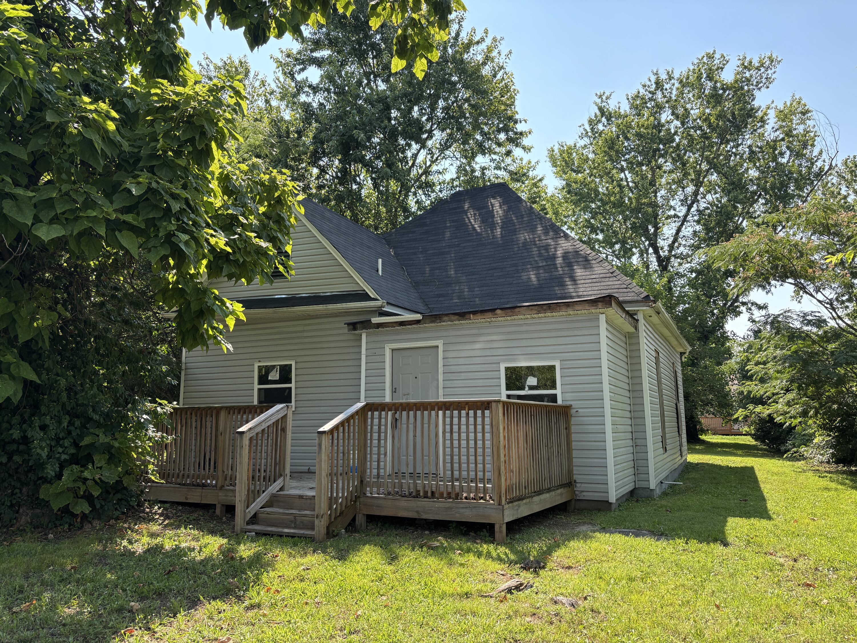 4005 Highland Avenue