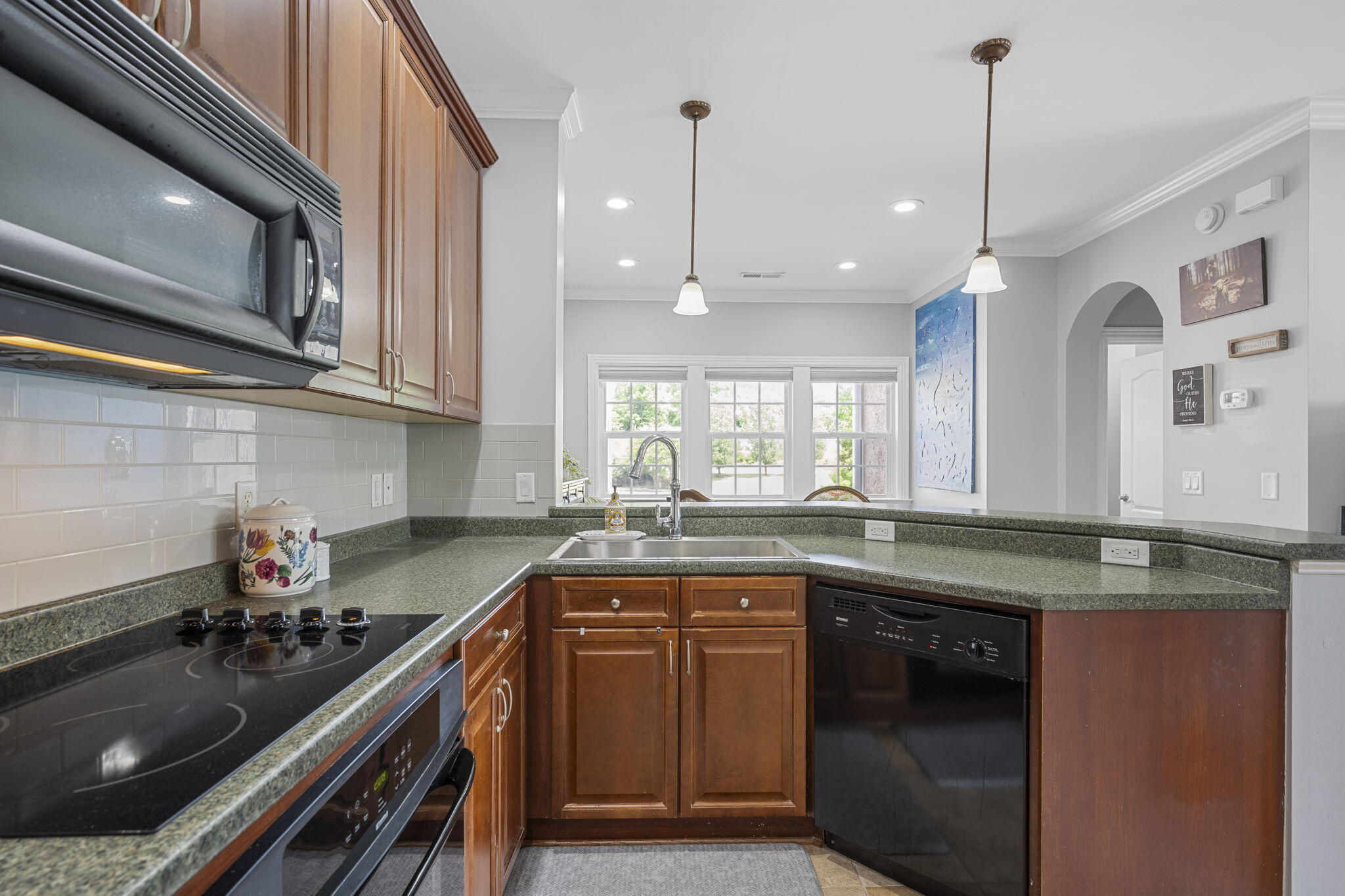 606 Renaissance Court