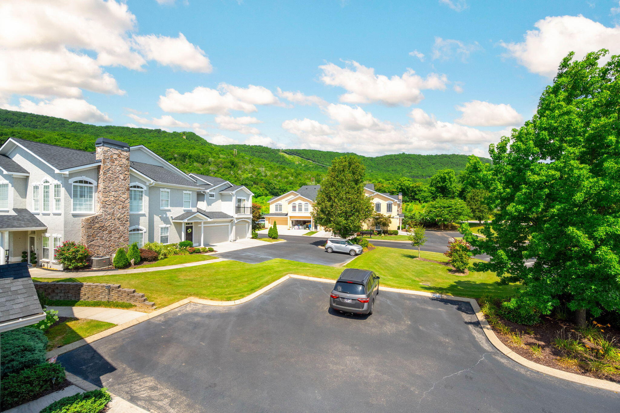 606 Renaissance Court