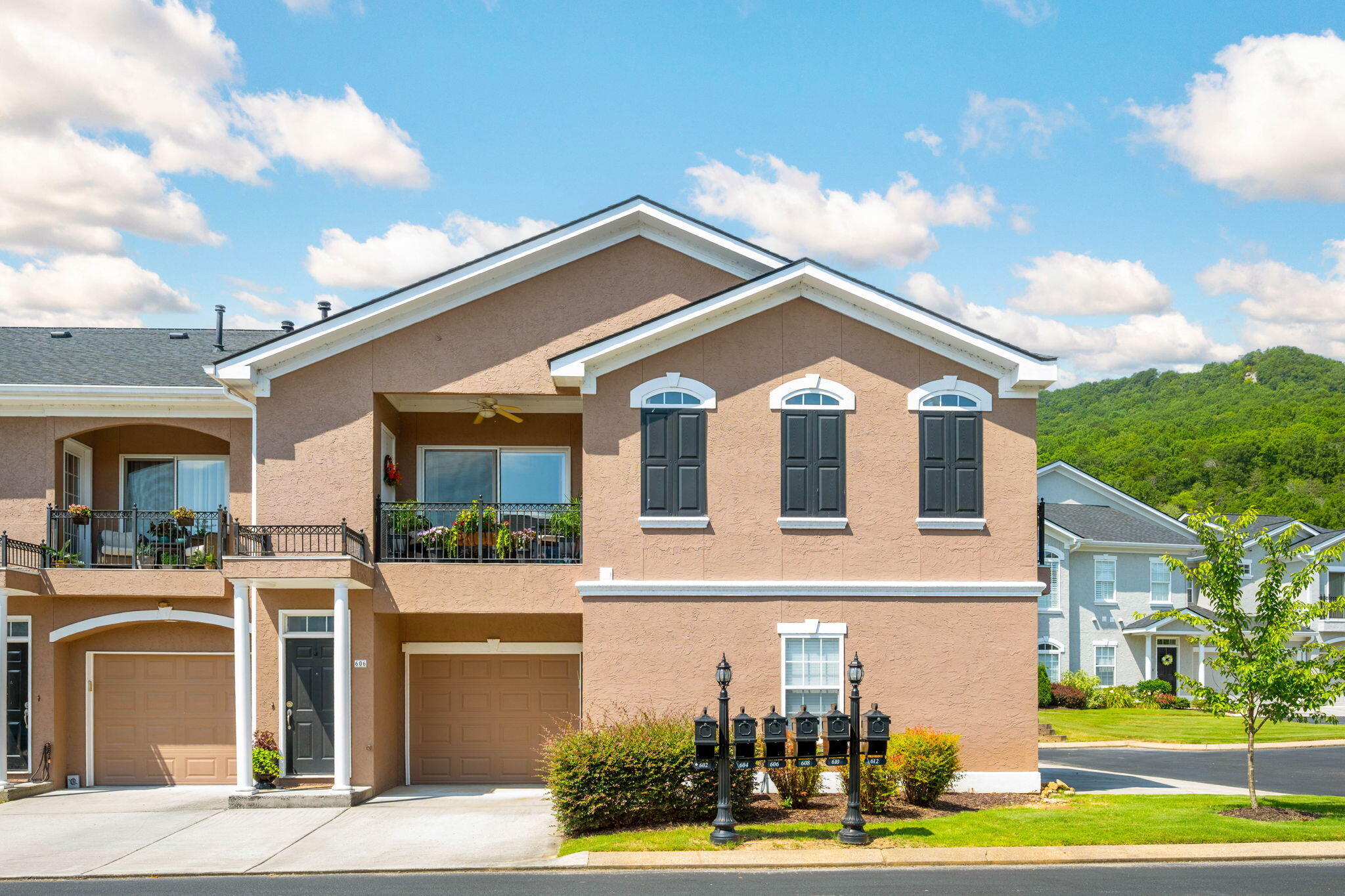 606 Renaissance Court