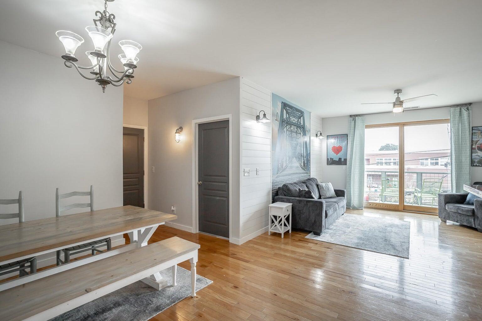 1609 Long Street, 301