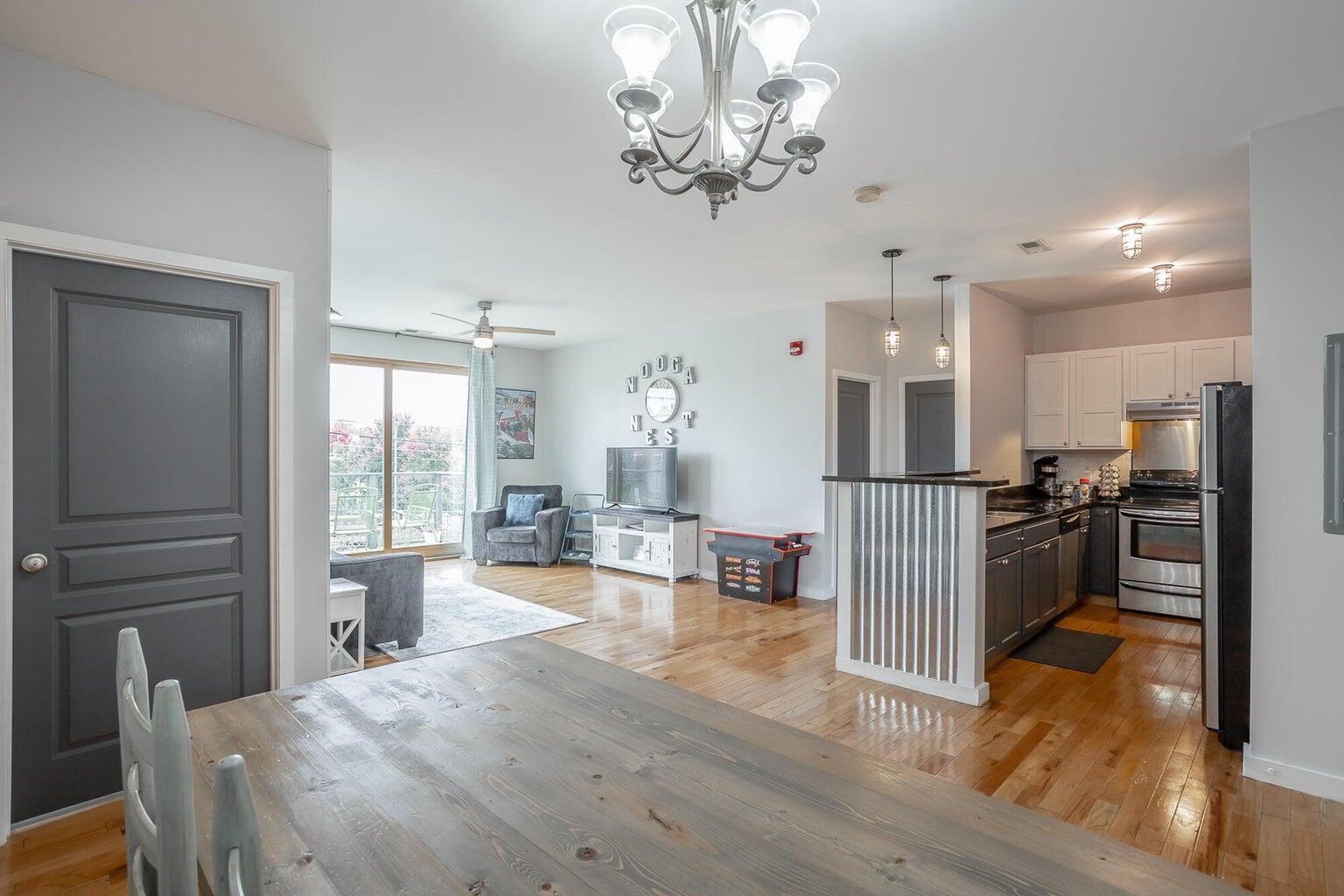 1609 Long Street, 301
