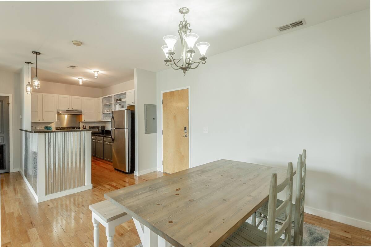 1609 Long Street, 301