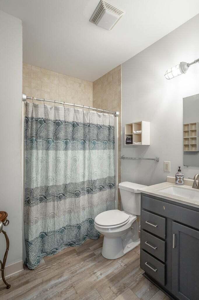 1609 Long Street, 301