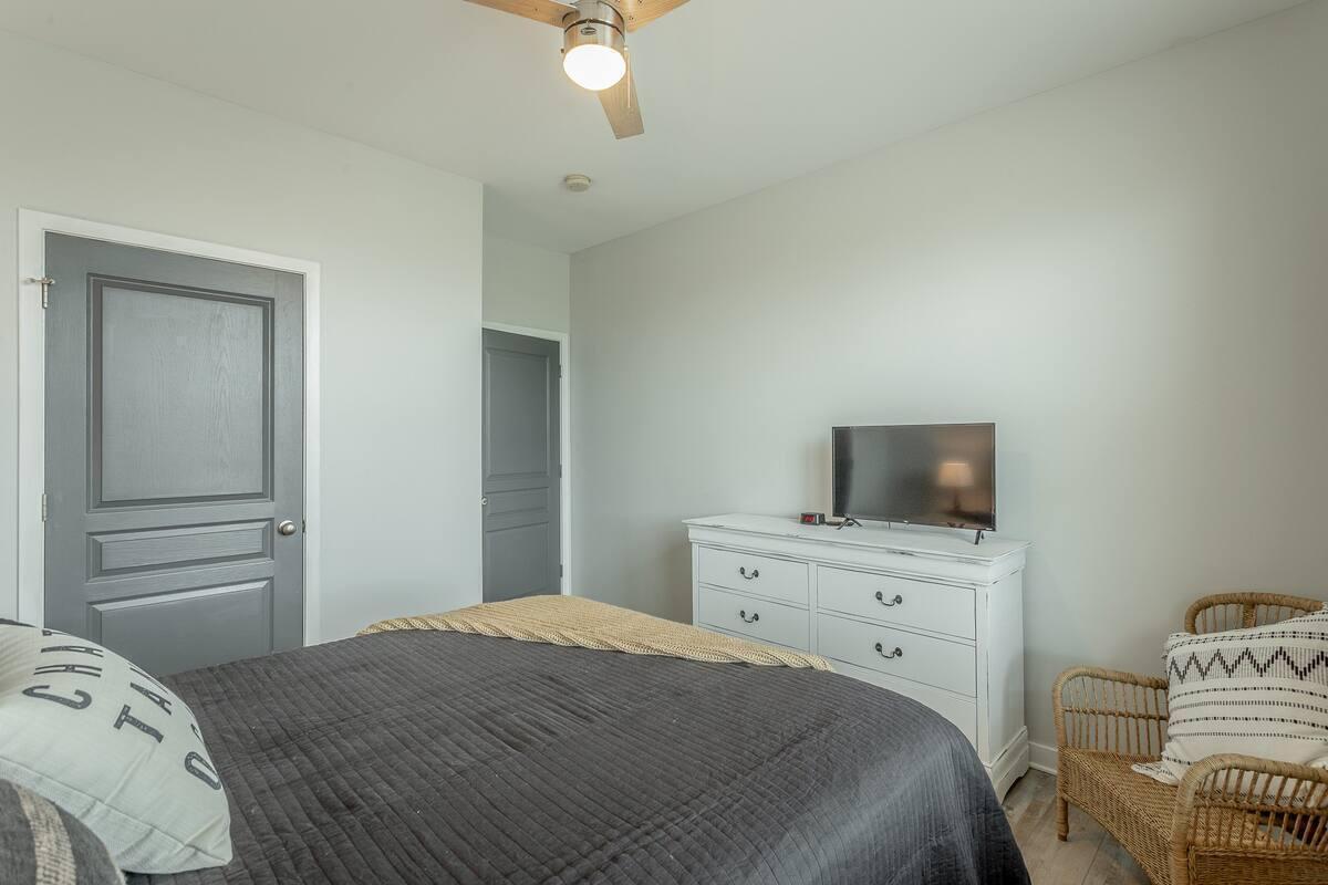 1609 Long Street, 301