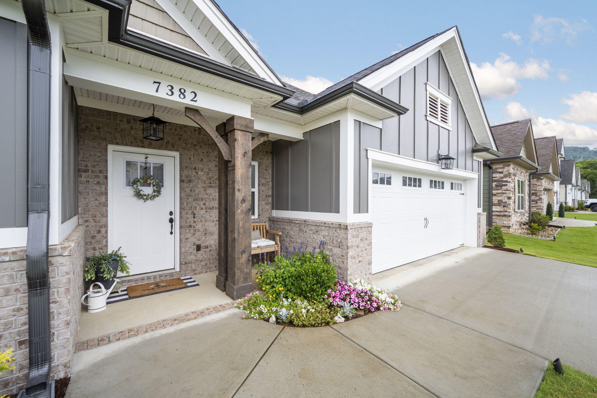 7382 Dividing Way