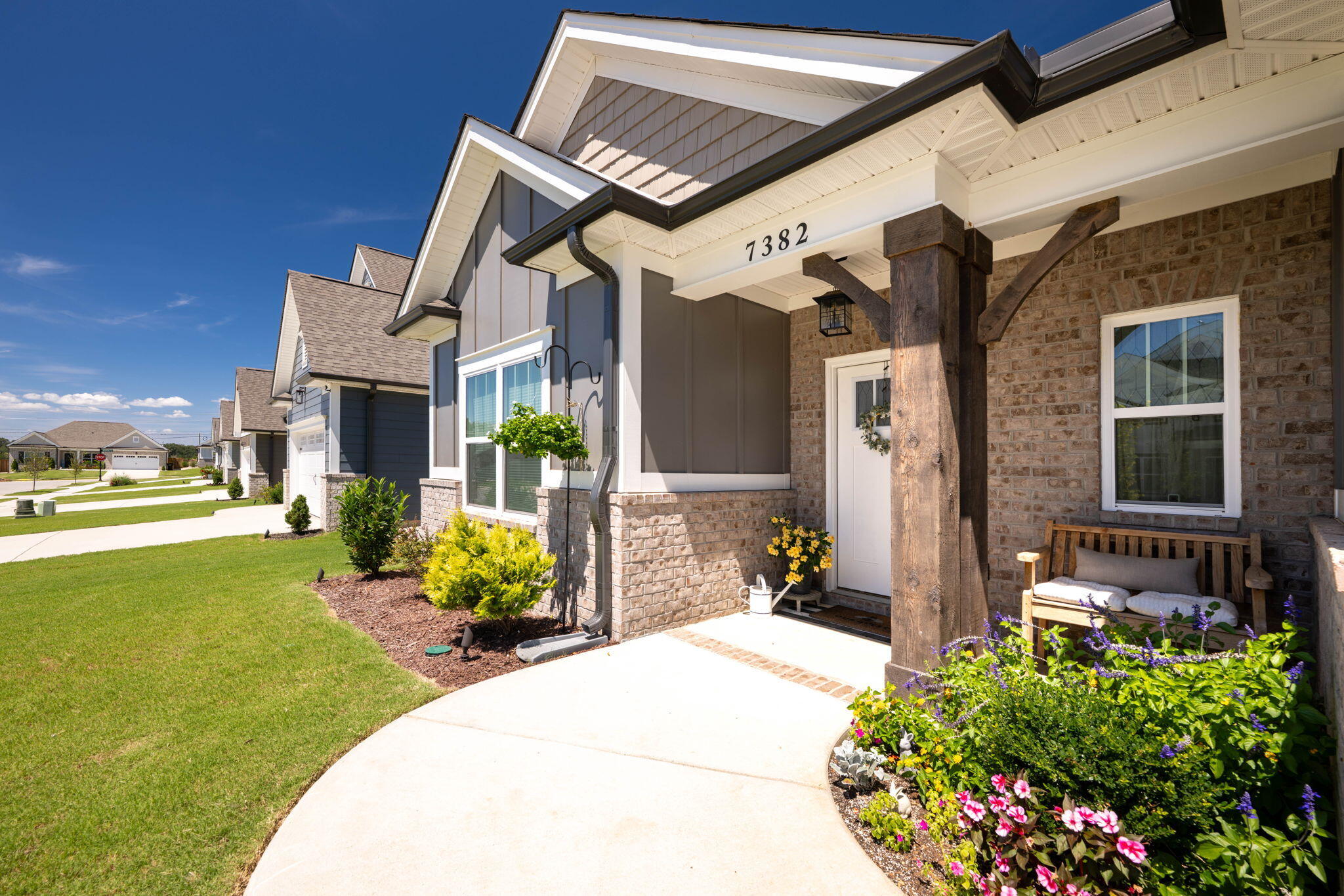 7382 Dividing Way