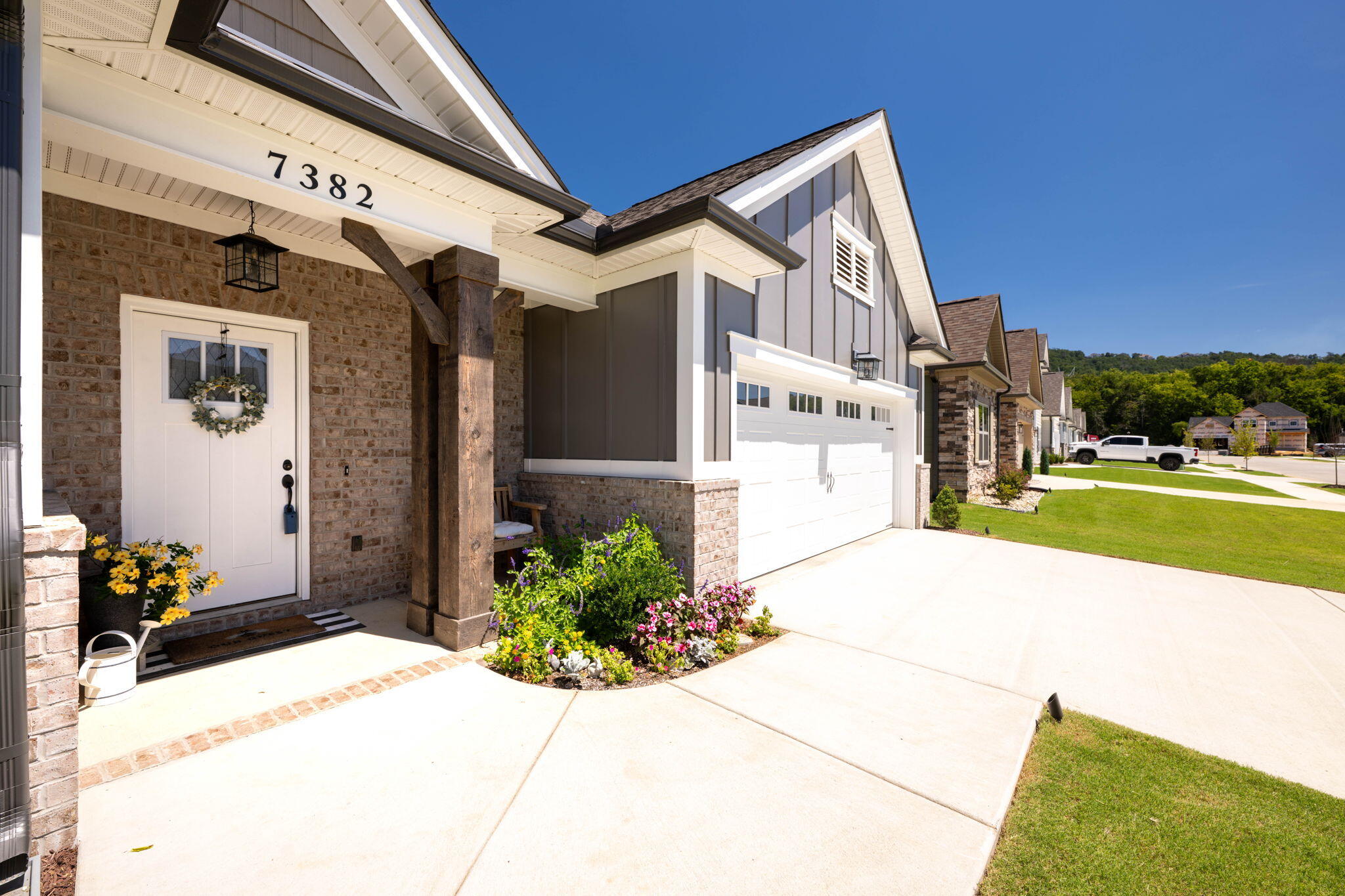 7382 Dividing Way