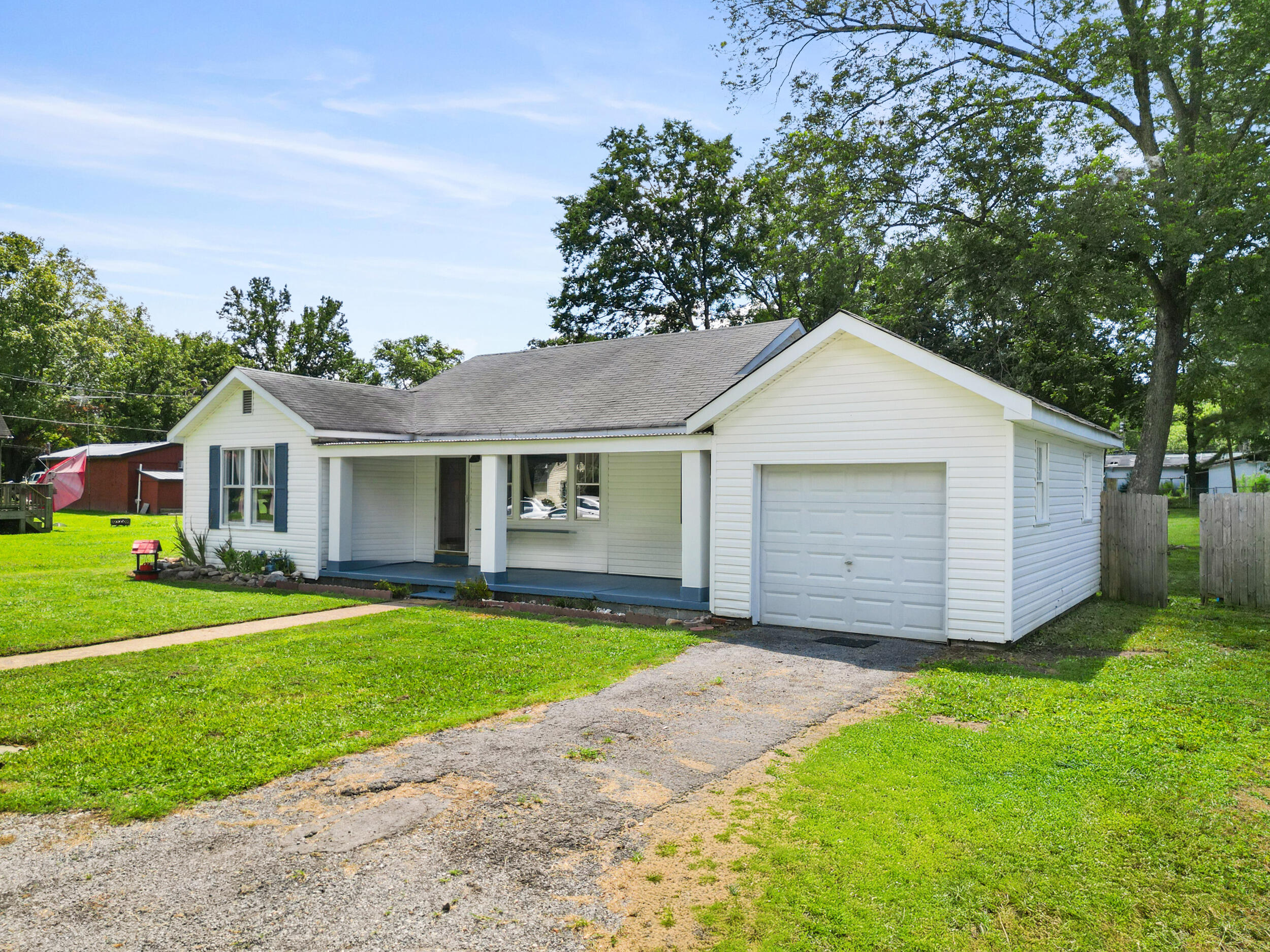 414 Magnolia Street, LaFayette