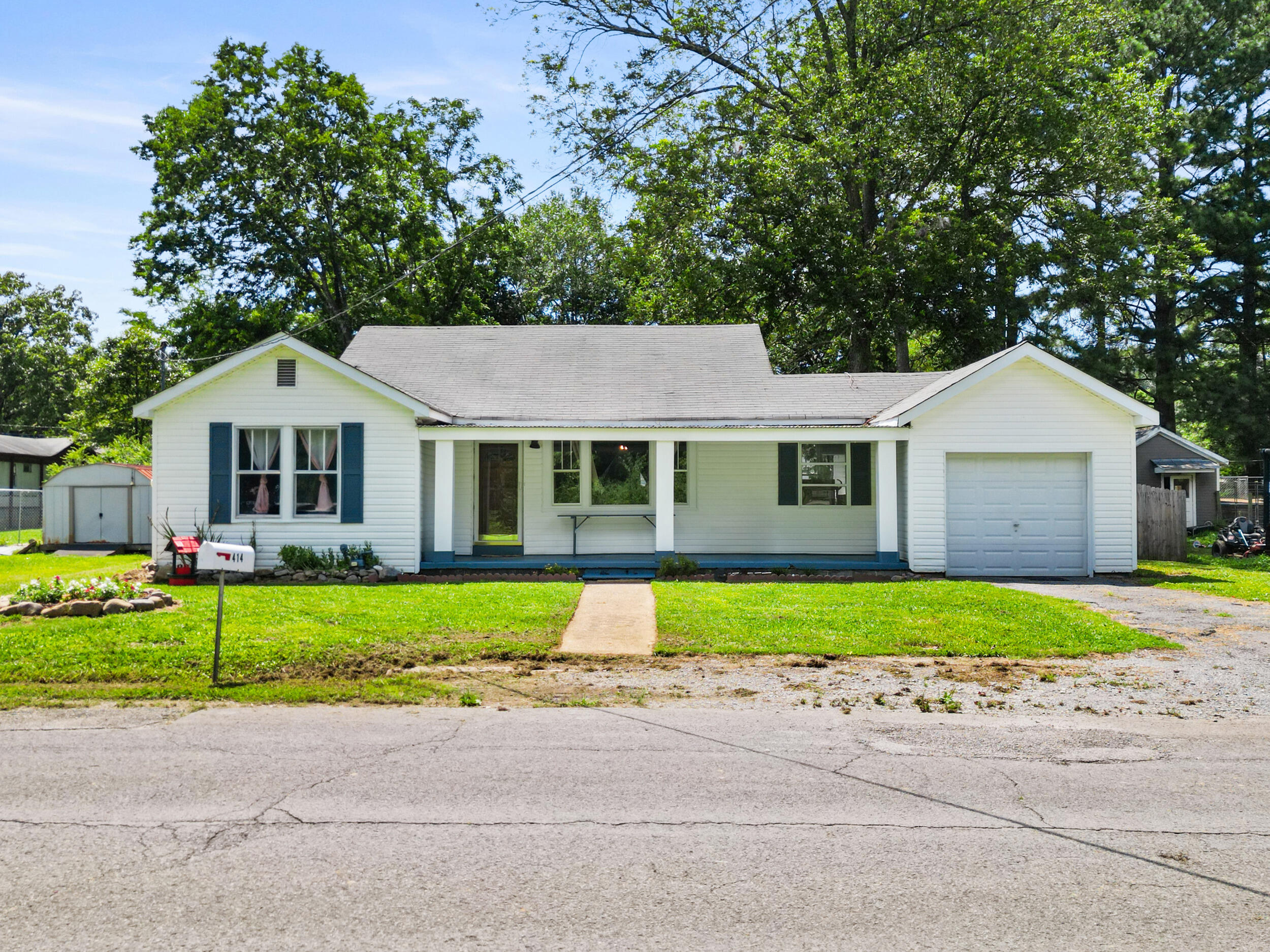 414 Magnolia Street, LaFayette