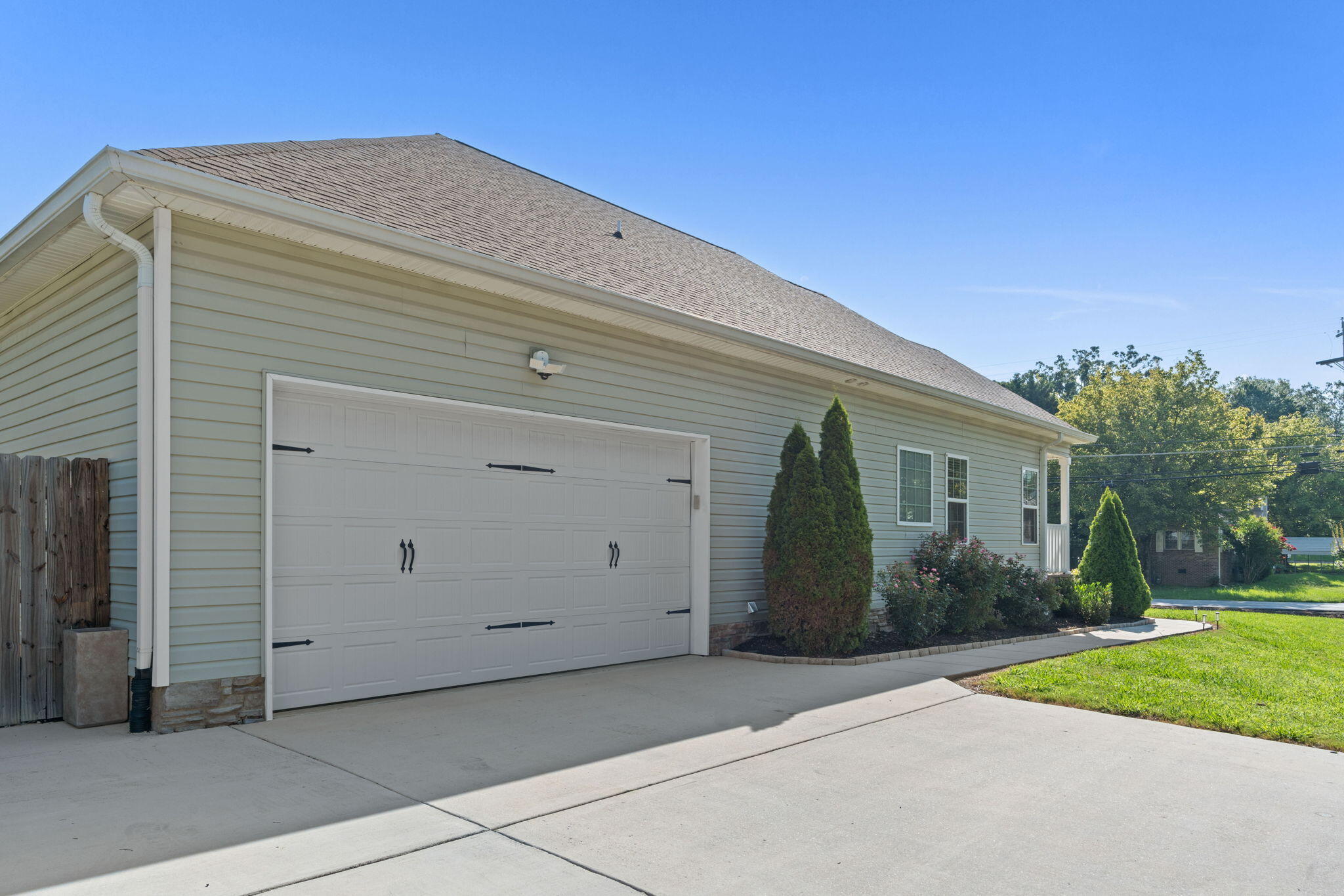 8185 Iris Road