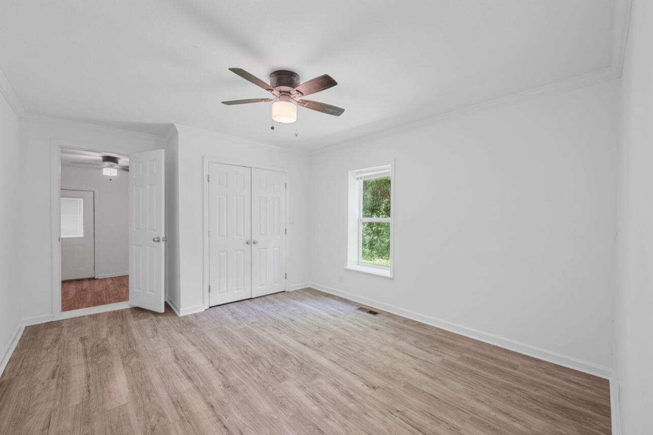 404 W Schmitt Road