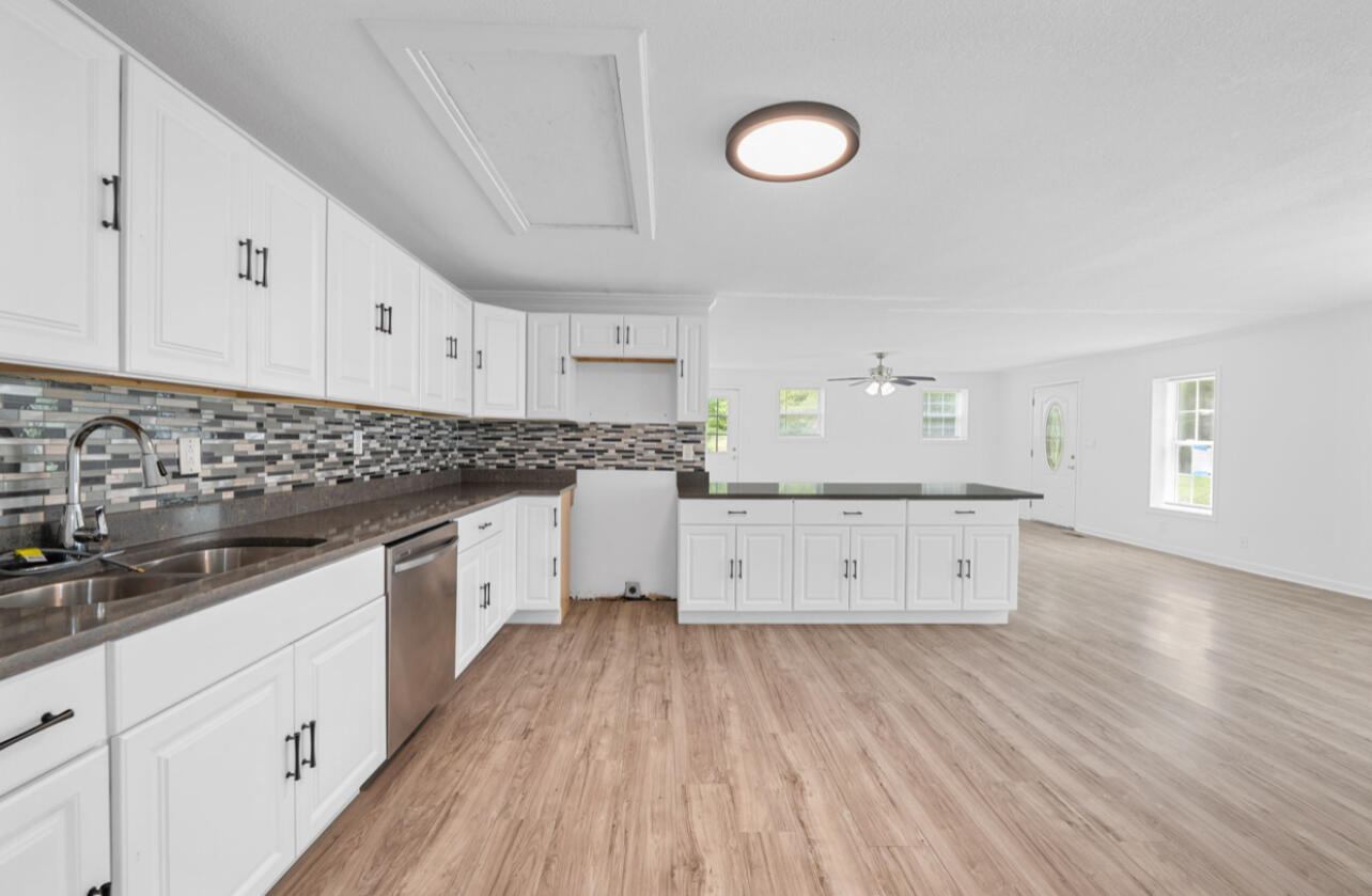 404 W Schmitt Road