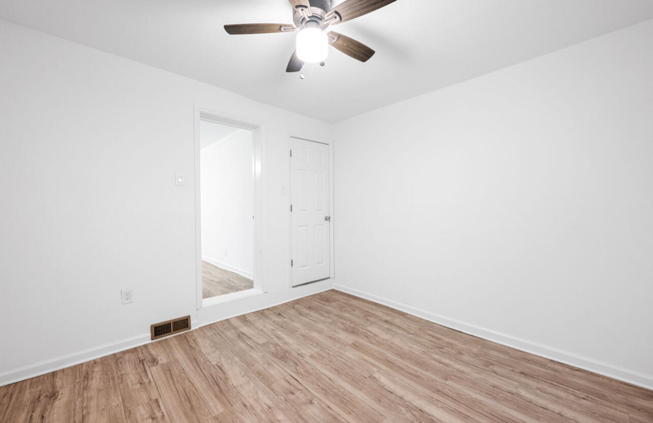 404 W Schmitt Road