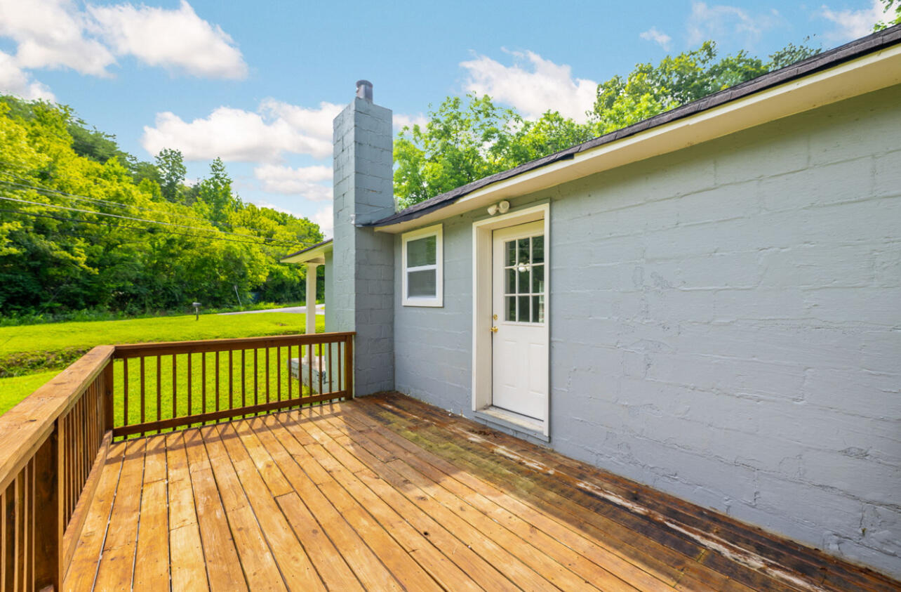 404 W Schmitt Road